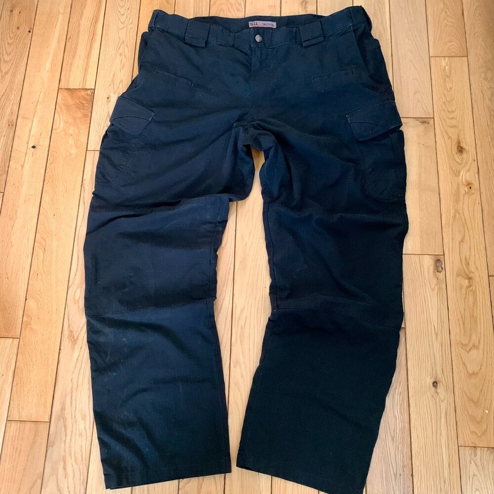 511 Tactical Pants 40X32 Cargo Black Outdoor Tactical Minor Back Stains